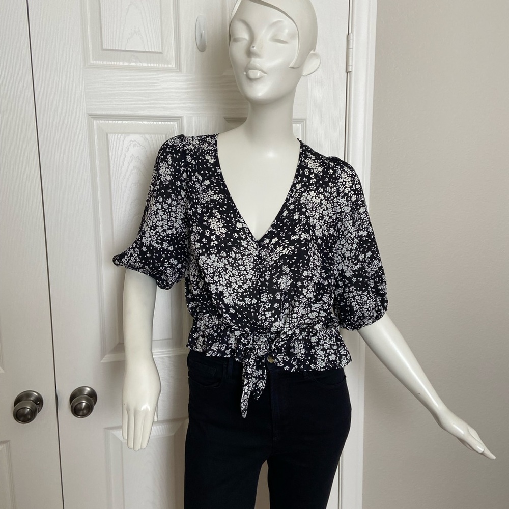 Sienna Sky Black and White Floral Print Crop Top Size Large